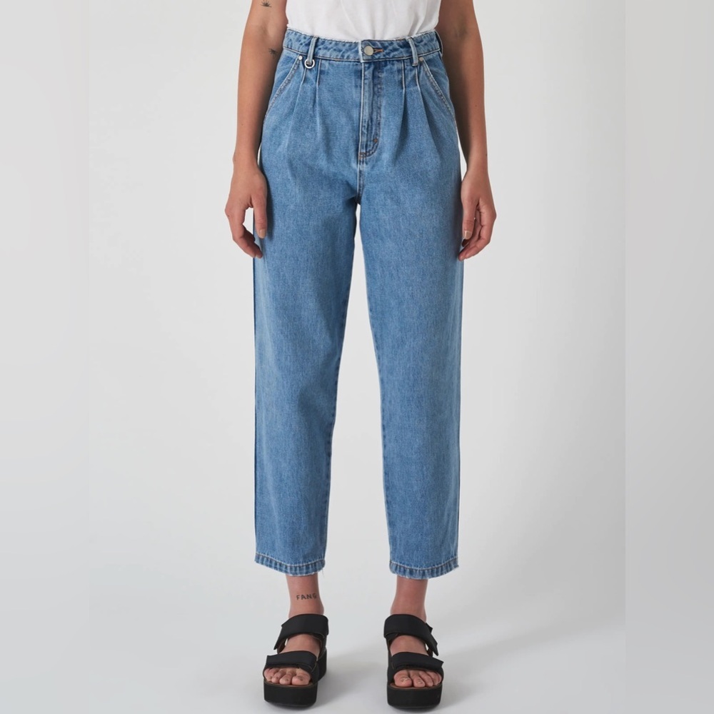 Neuw Women’s Light Wash Denim Jeans Paperbag Wide Leg Size 27